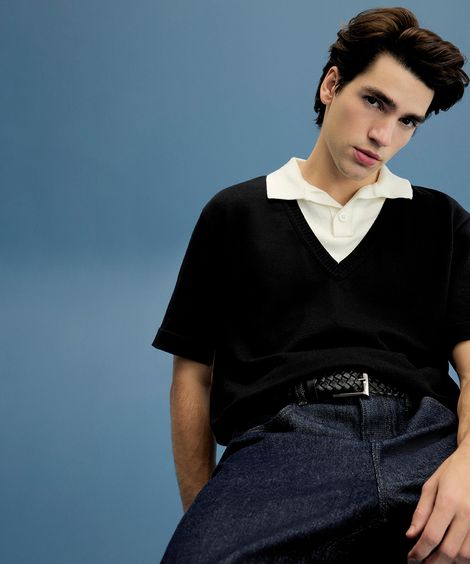 polo masculina de tricot com sobreposição preta