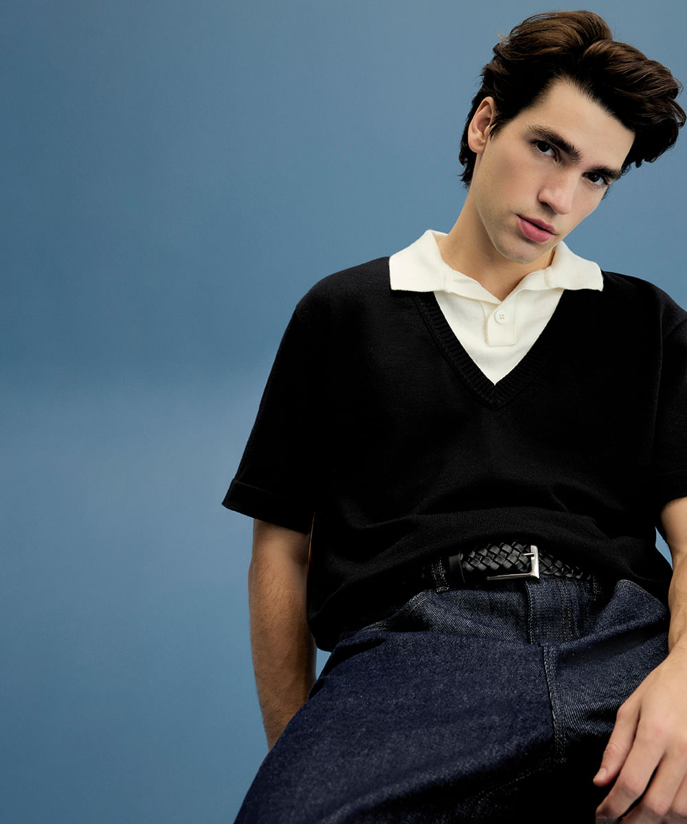 polo masculina de tricot com sobreposição preta