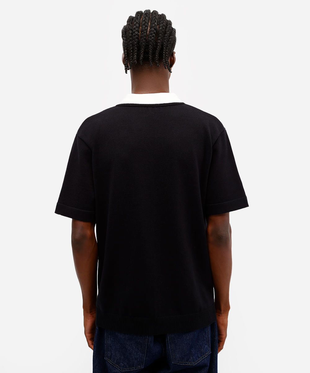 polo masculina de tricot com sobreposição preta