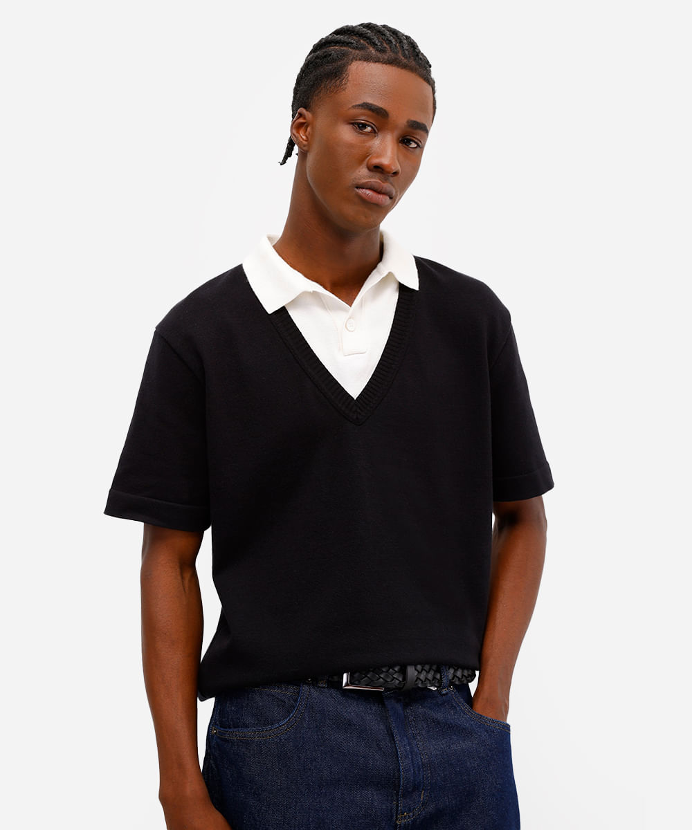 polo masculina de tricot com sobreposição preta
