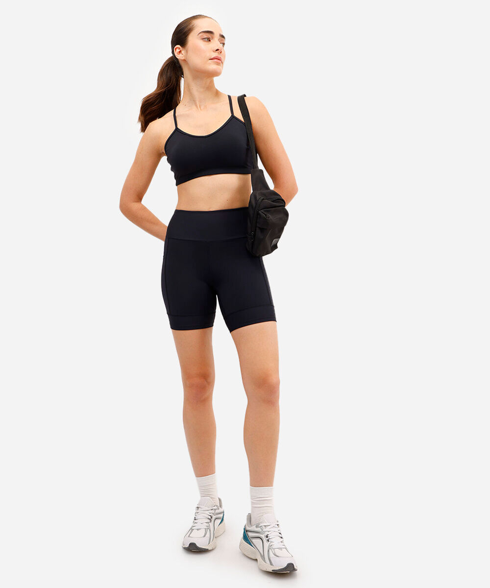bermuda feminina esportiva com bolsos preto