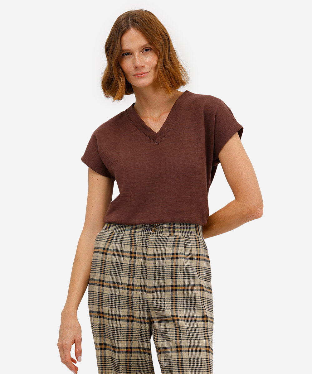 blusa básica feminina de algodão decote v marrom