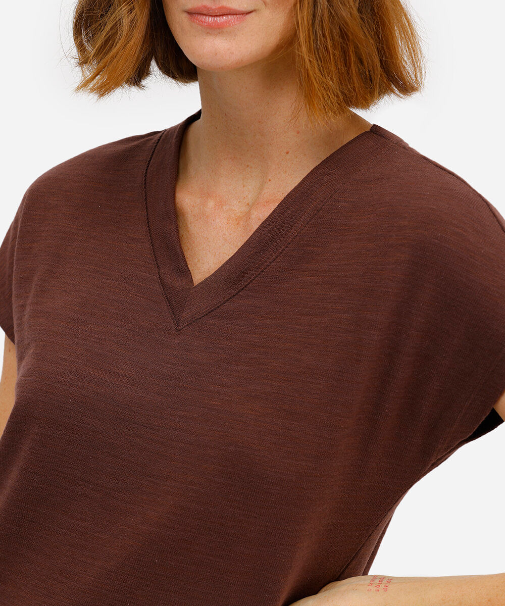 blusa básica feminina de algodão decote v marrom
