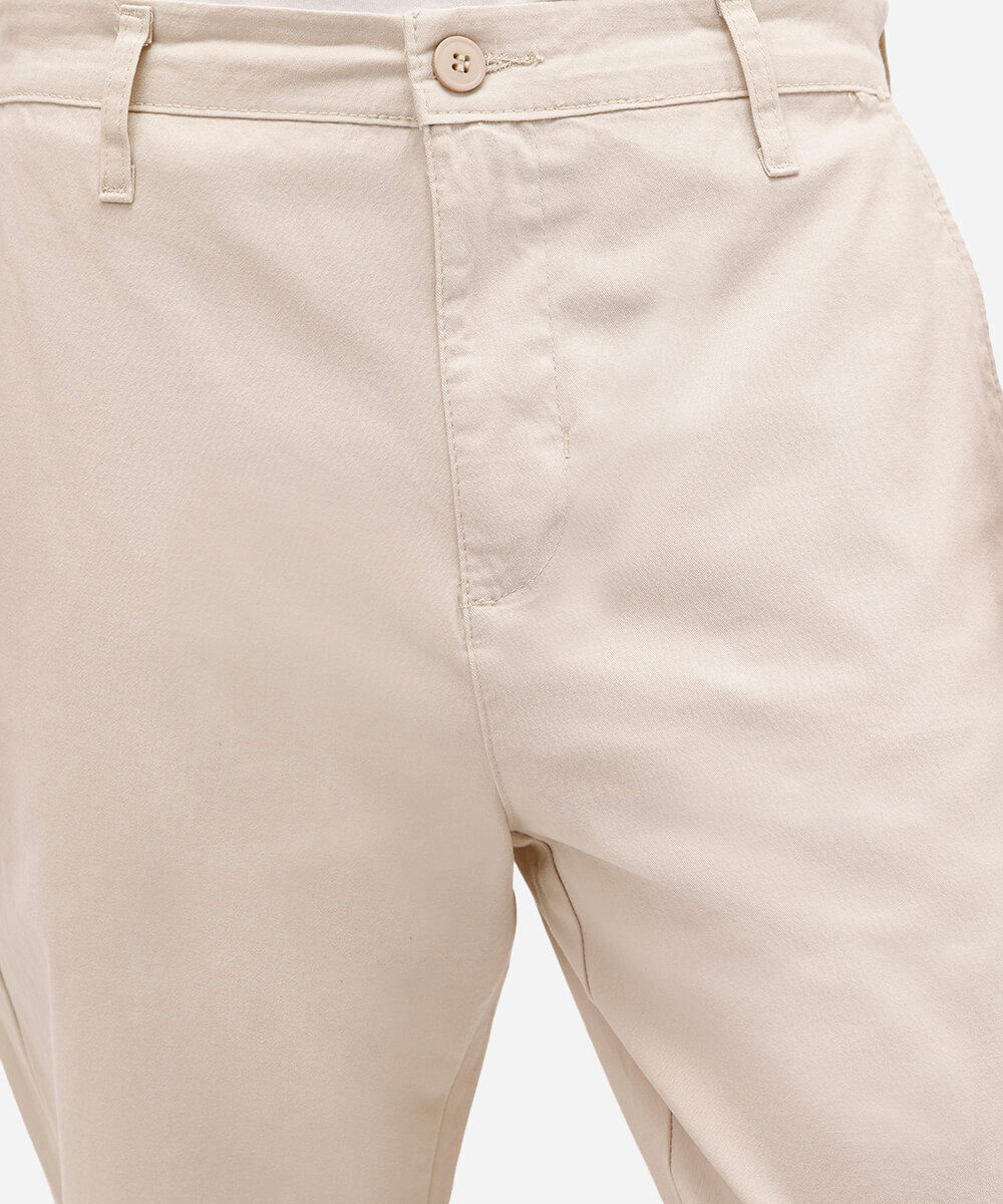 calça chino carrot de sarja masculina bege