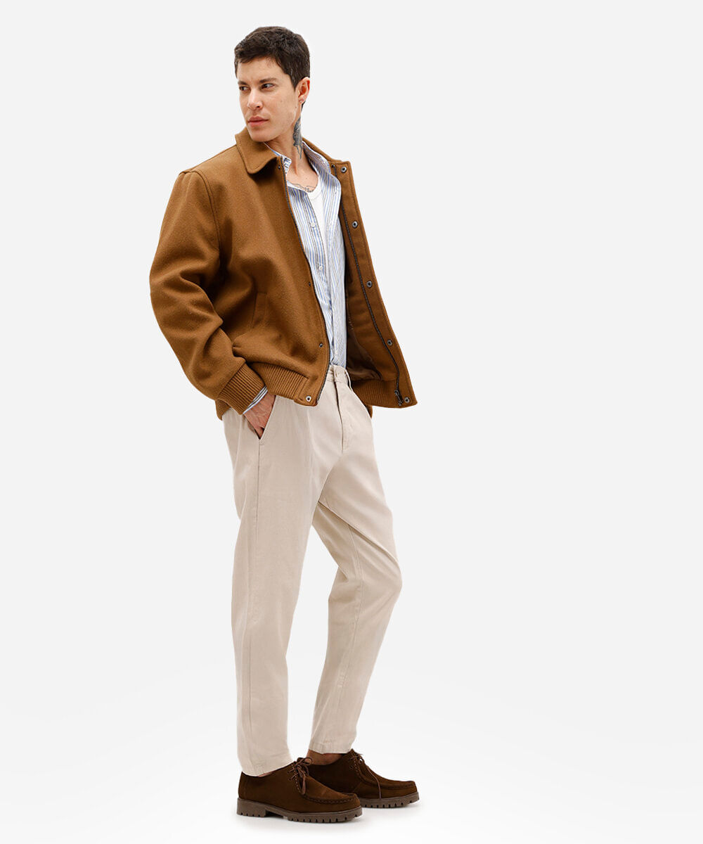 calça chino carrot de sarja masculina bege