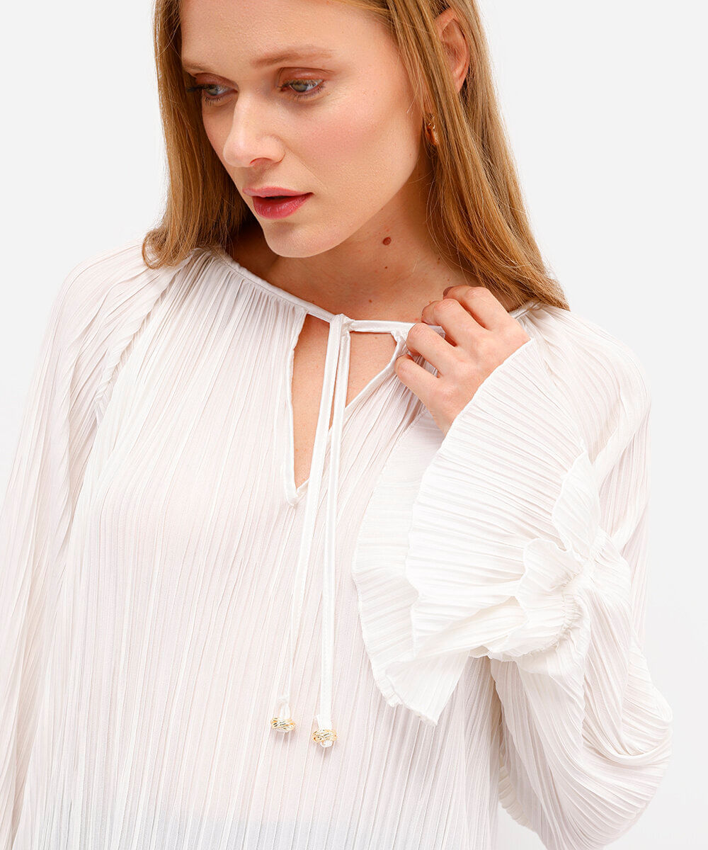 bata feminina plissada com babado off white