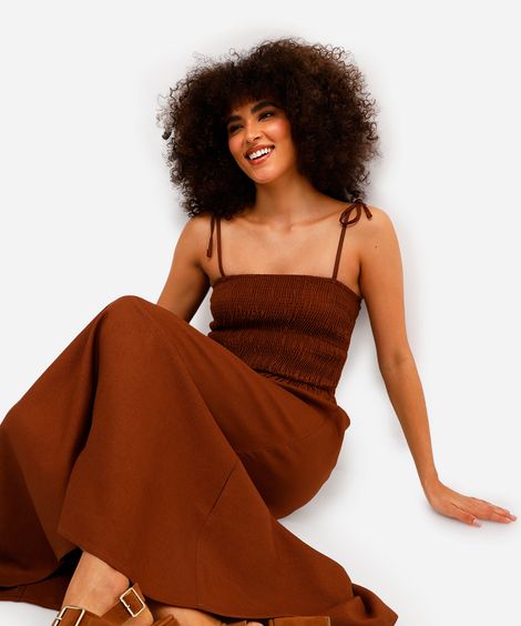 vestido midi feminino com linho franzido marrom
