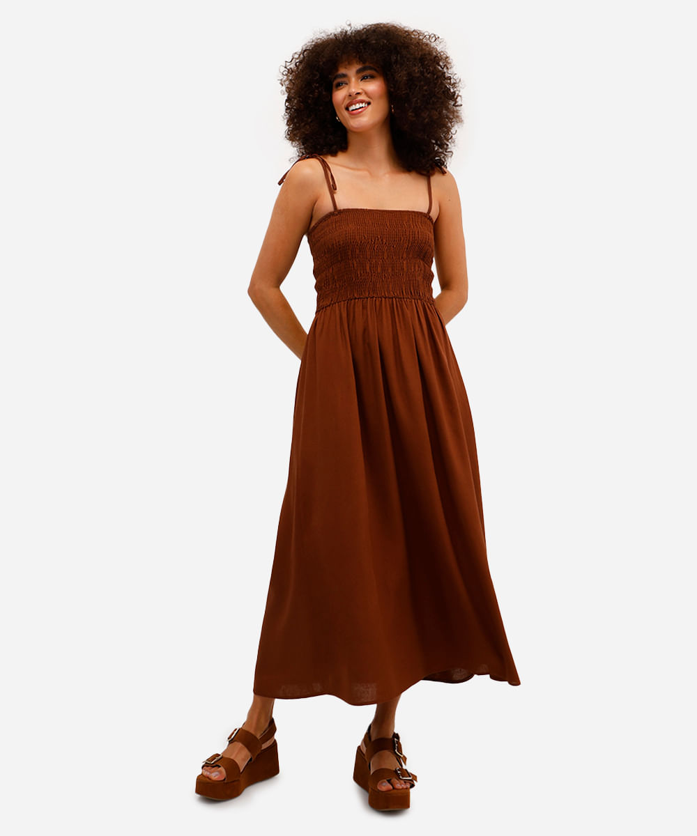 vestido midi feminino com linho franzido marrom