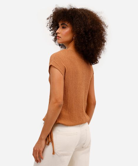 regata feminina com amarração texturizada marrom