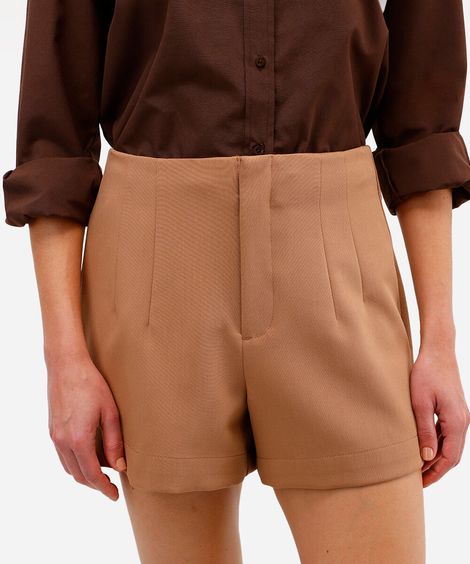 short feminino de alfaiataria com pences marrom