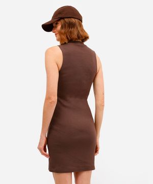 vestido curto feminino de algodão canelado marrom