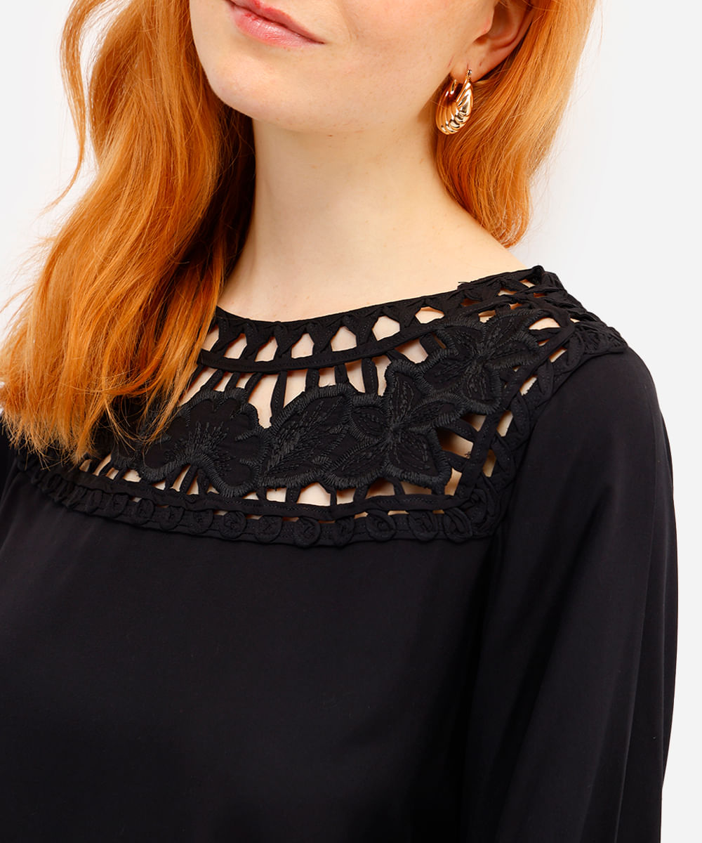 blusa feminina de viscose bordado floral  preta