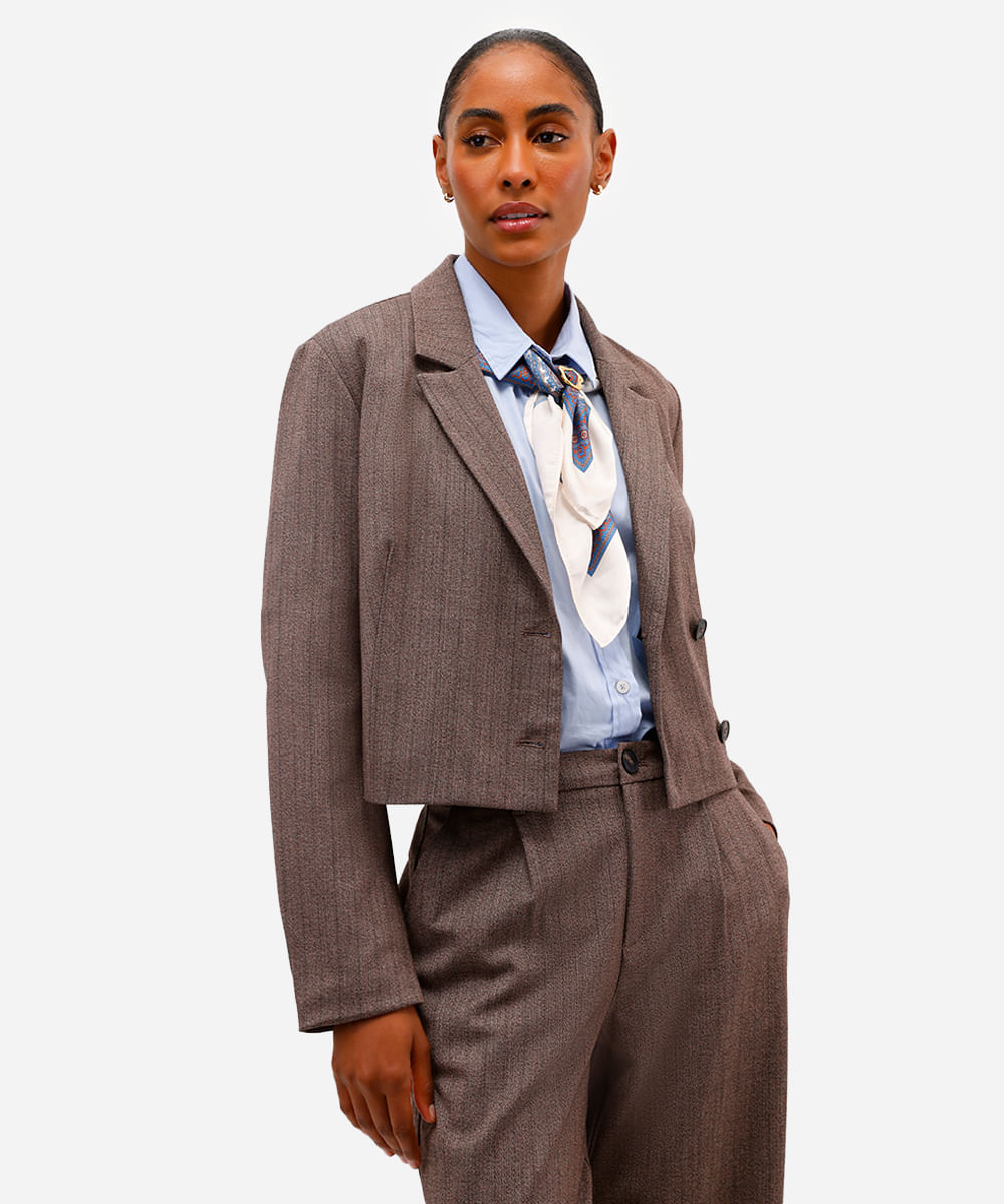 blazer de alfaiataria feminino cropped marrom