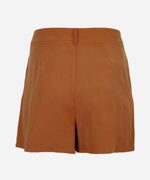 short feminino de alfaiataria com pregas plus size marrom