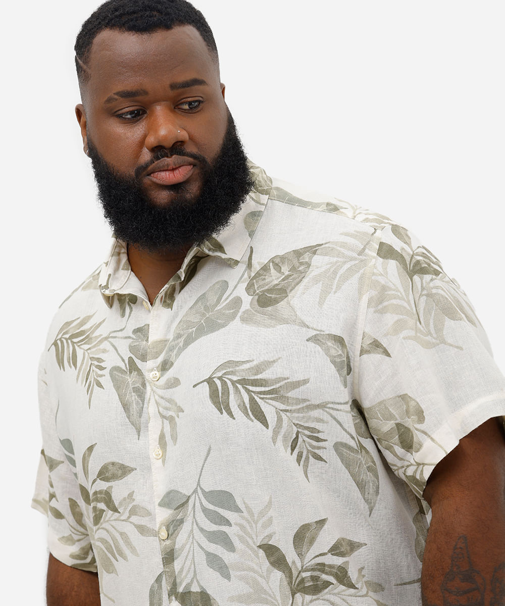 camisa comfort masculina com linho folhagens plus size branca