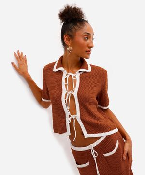 polo feminina de tricot com amarração marrom