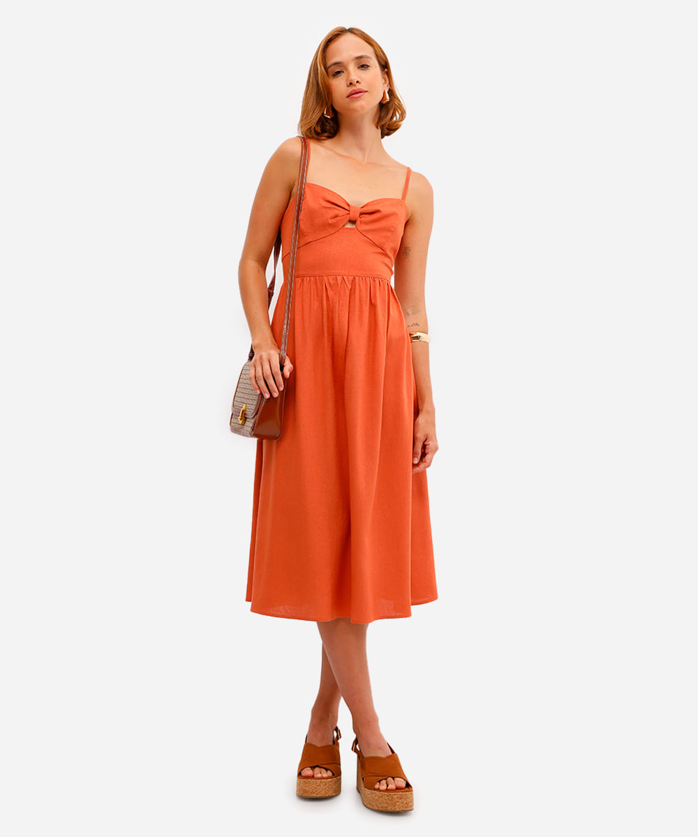 vestido midi feminino com linho e recorte laranja