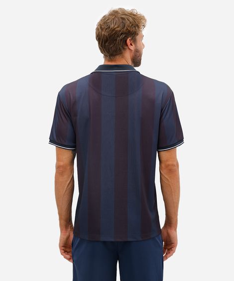 camiseta masculina esportiva com gola azul