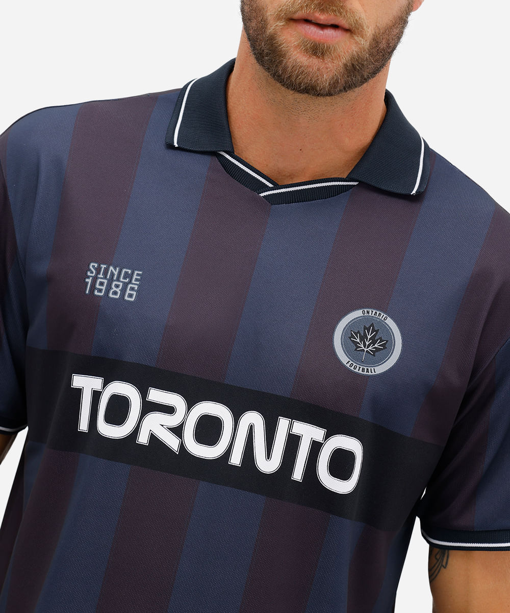 camiseta masculina esportiva com gola azul