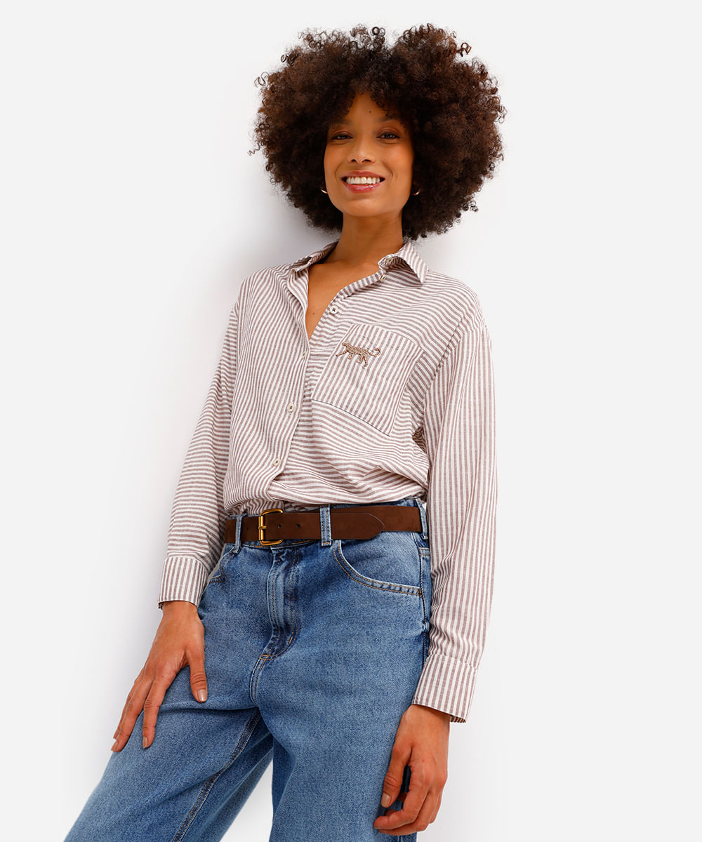 camisa feminina oversized com bordado listrada marrom