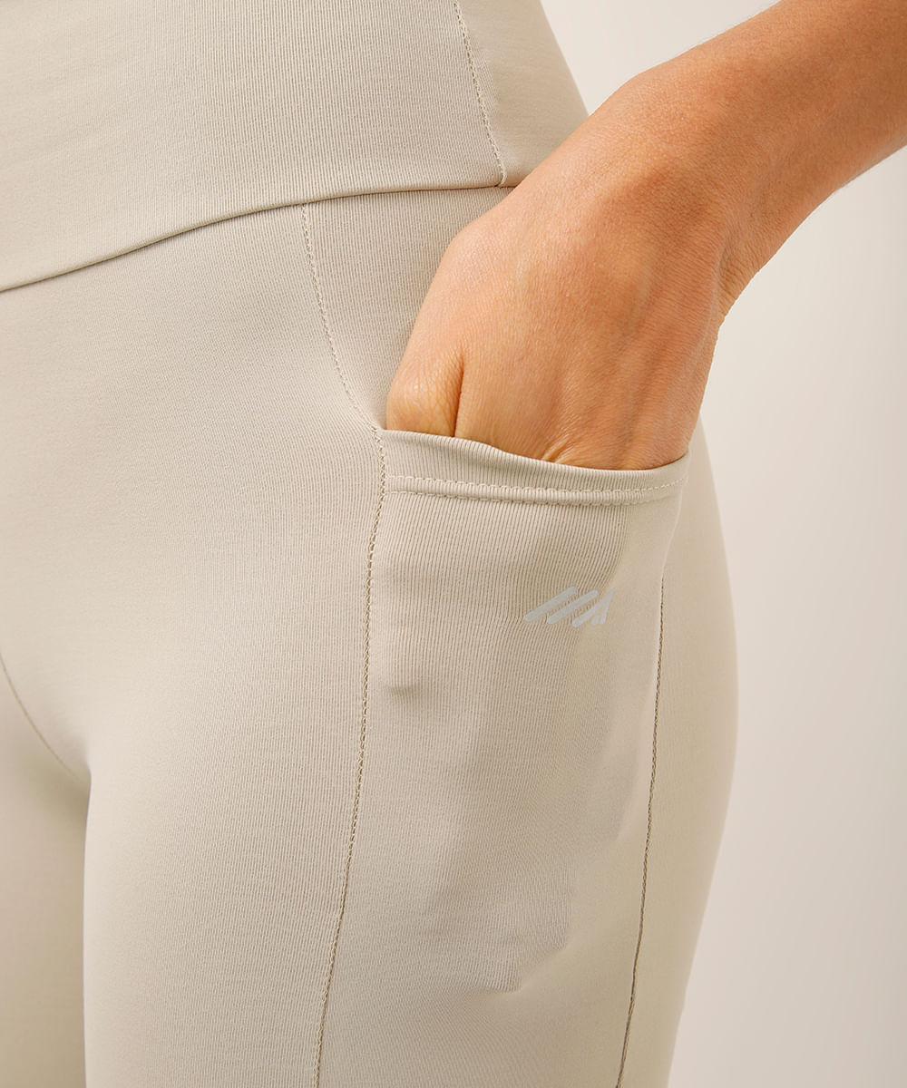 bermuda esportiva cós largo com bolso lateral  - areia