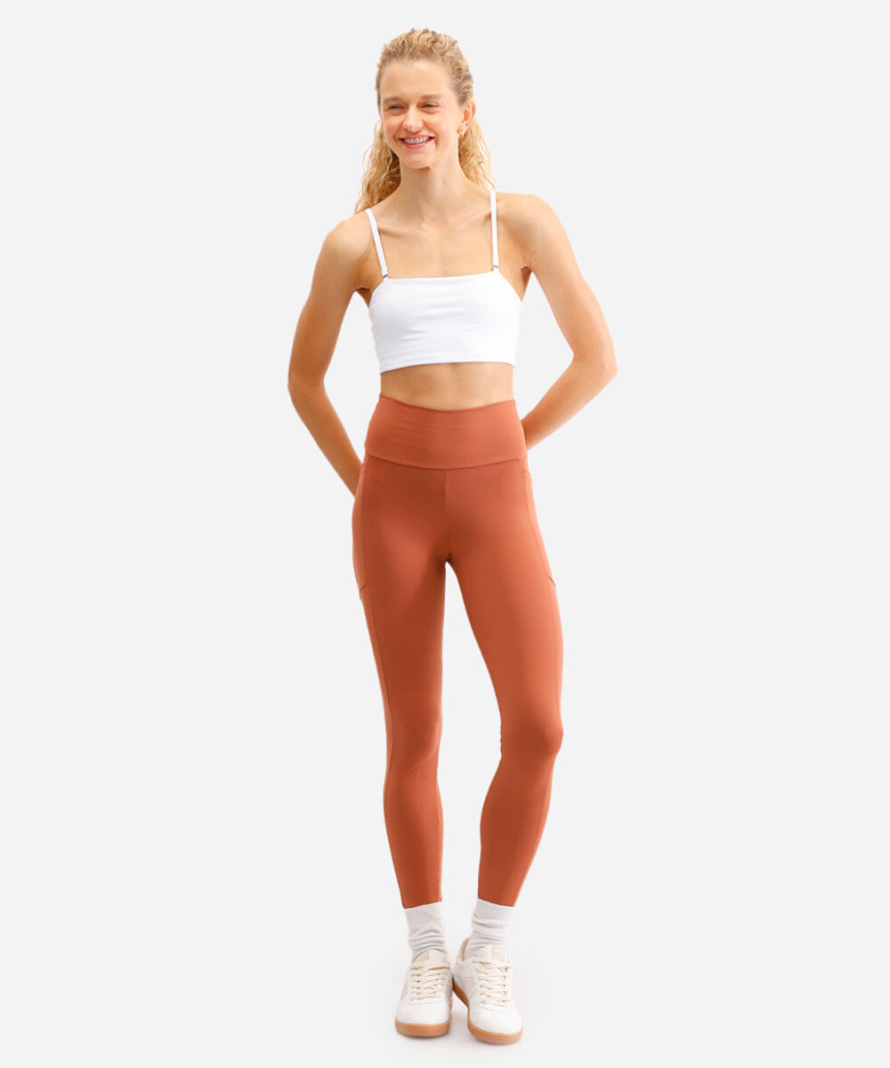 calça legging esportiva com bolso marrom