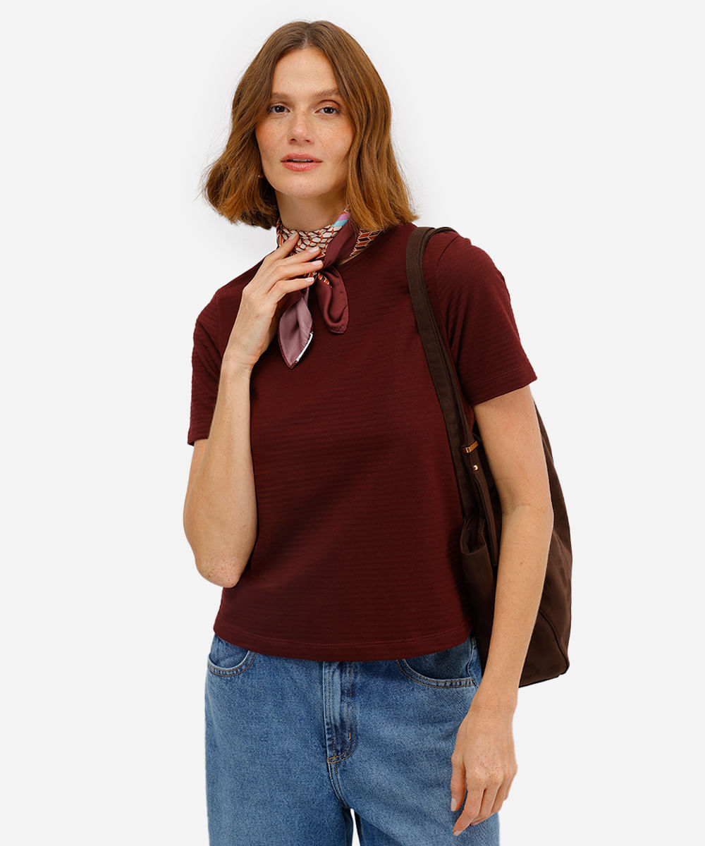blusa baby look texturizada manga curta kaki - vinho