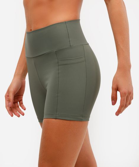 bermuda curta com bolsos esportiva verde
