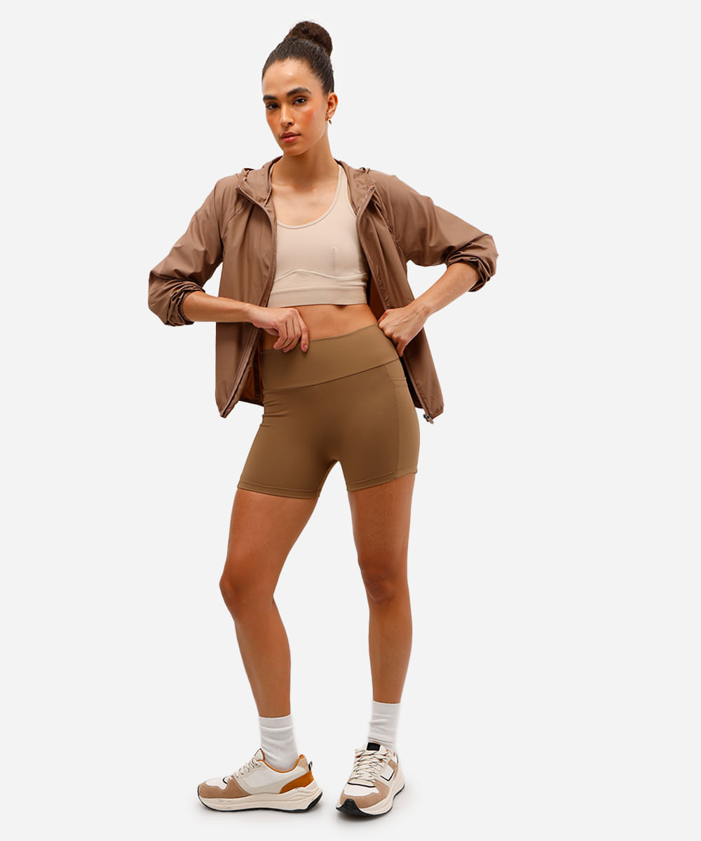 bermuda curta com bolsos esportiva marrom