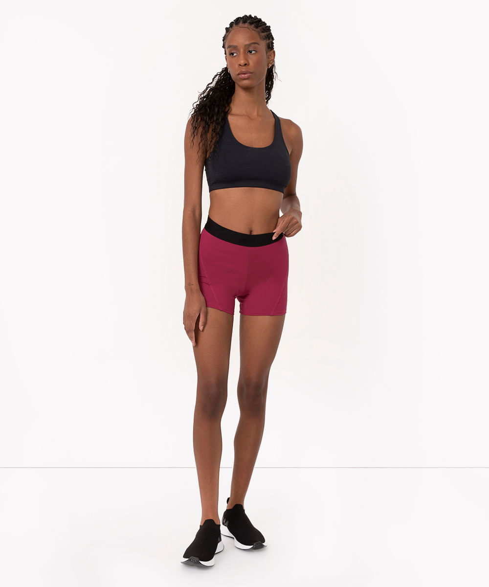 short feminino com recortes esportivo vinho