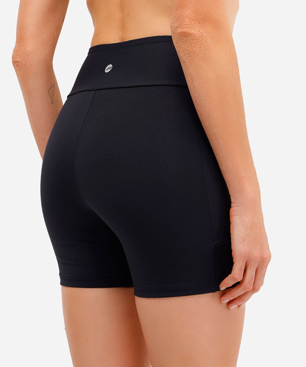 bermuda feminina esportiva ace com nervura preta