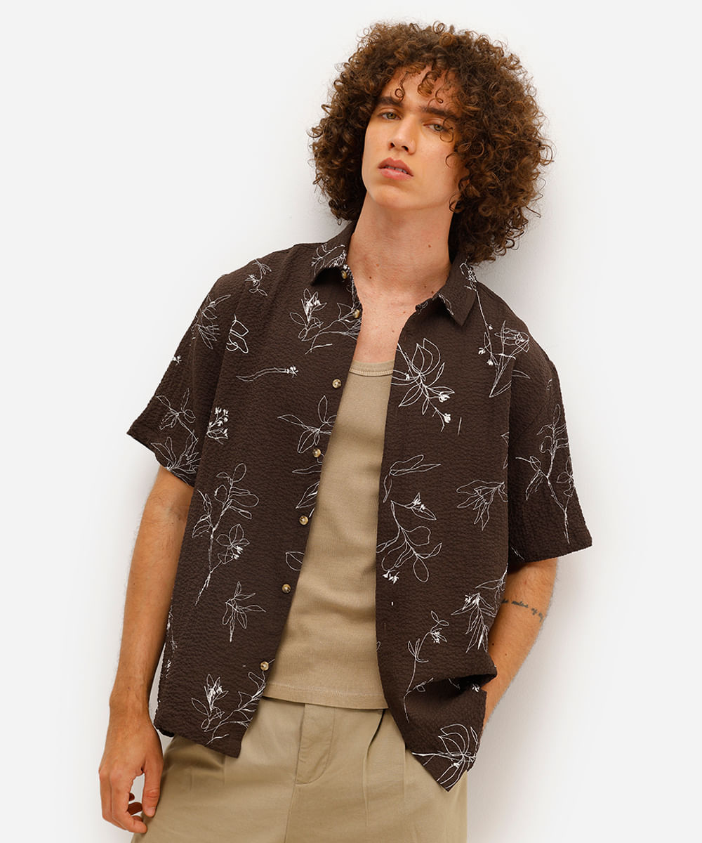 camisa masculina texturizada estampada marrom