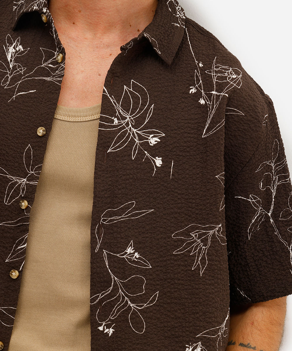 camisa masculina texturizada estampada marrom