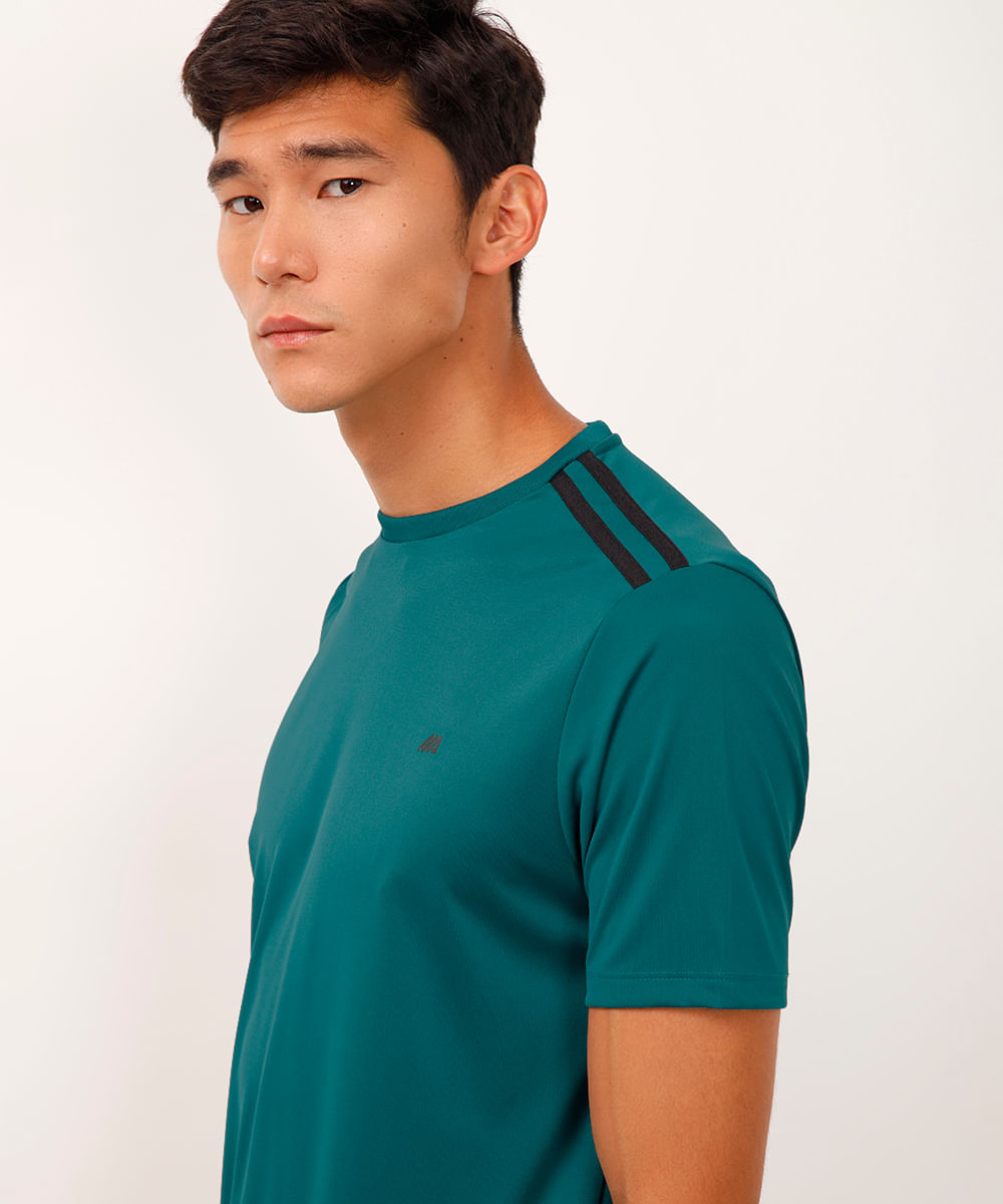 camiseta masculina esportiva com listras azul
