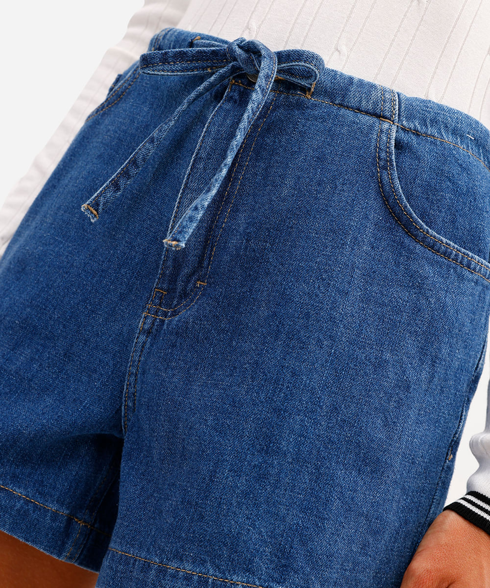 short feminino jeans com cordão azul
