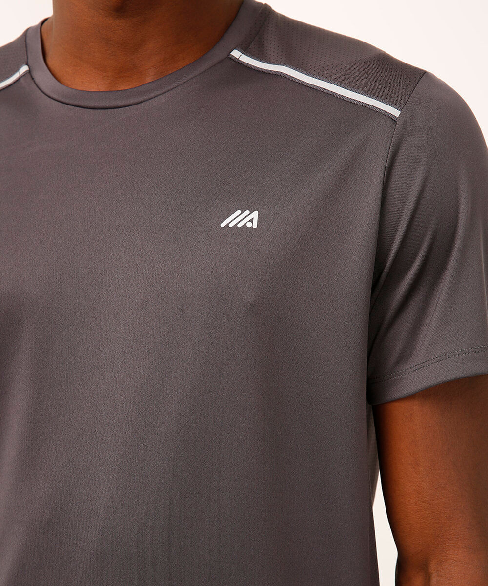camiseta com recortes e refletivos manga curta esportiva cinza