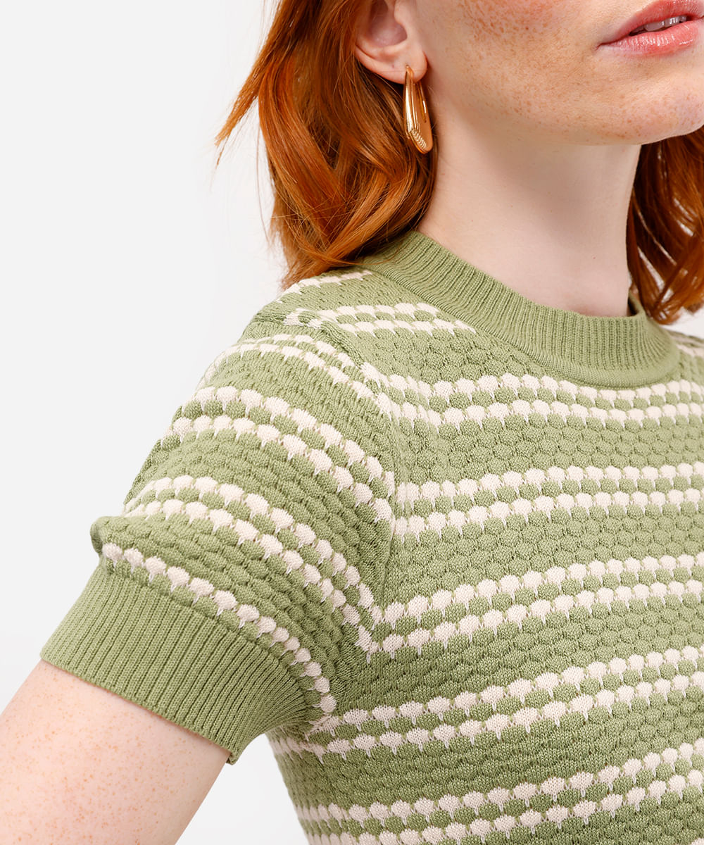 blusa feminina de tricot manga curta texturizada listrada verde