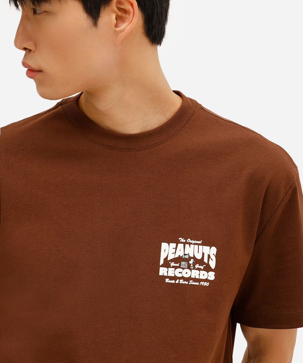 camiseta masculina de algodão snoopy marrom