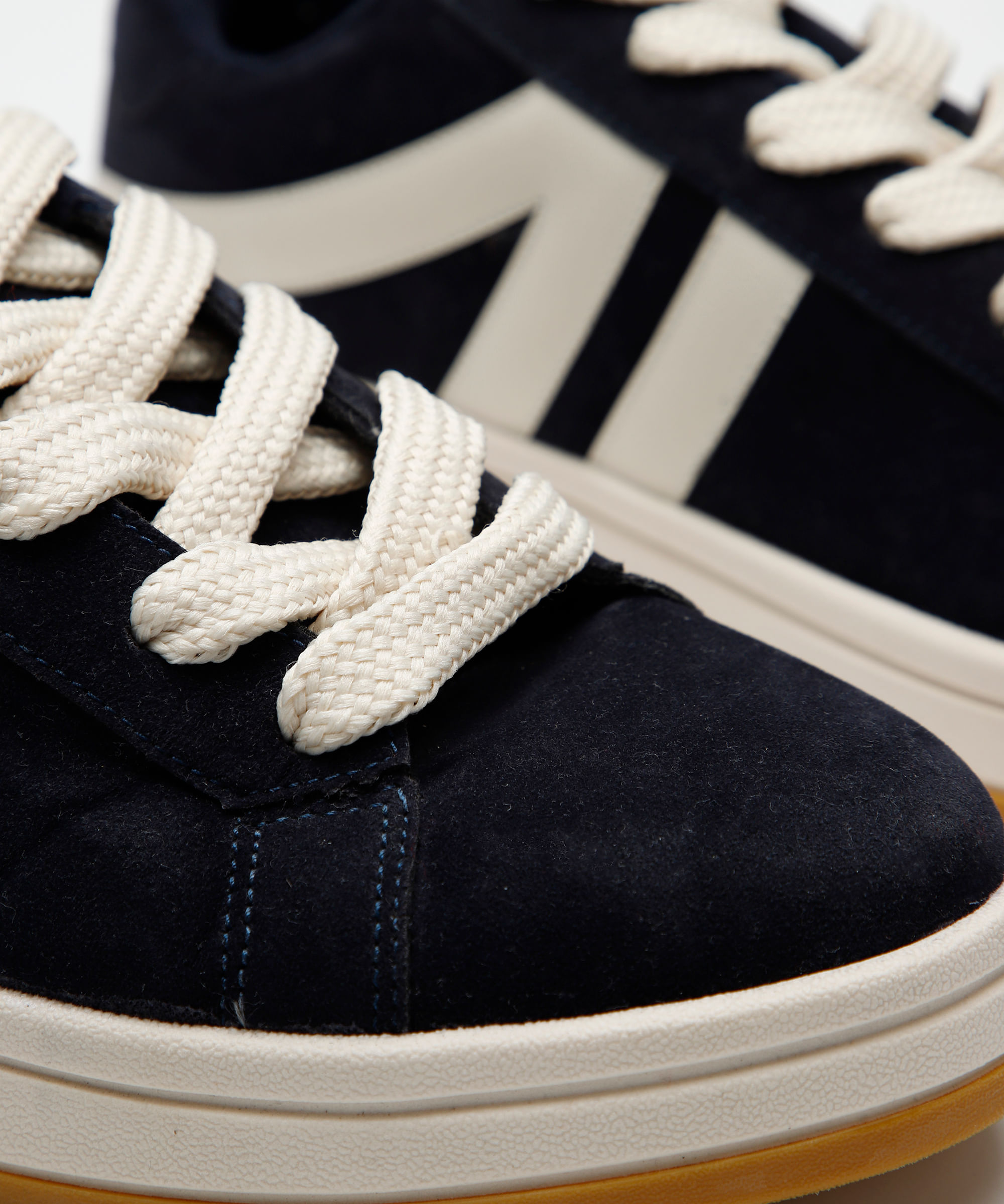 tênis casual com recortes azul