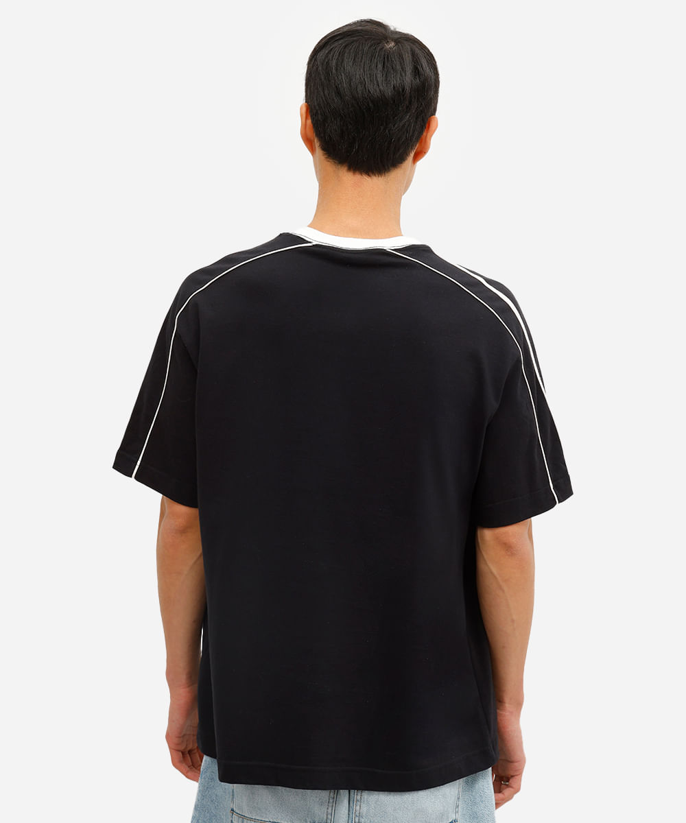 camiseta masculina de algodão com recorte e nervura preta