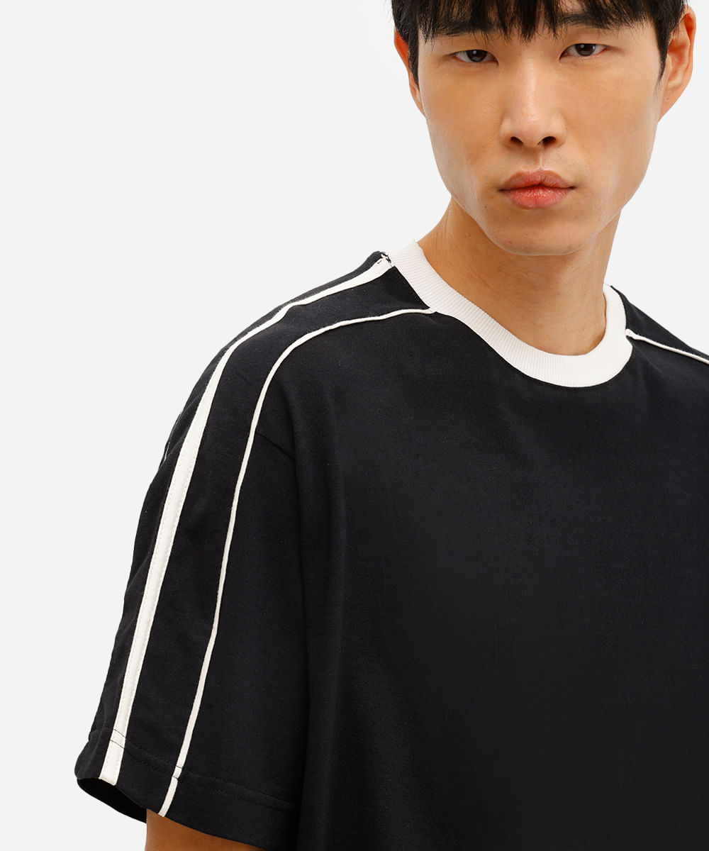 camiseta masculina de algodão com recorte e nervura preta