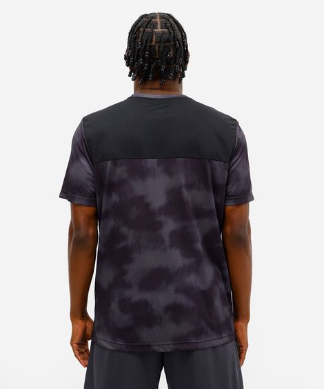 camiseta esportiva masculina com recortes estampada preta