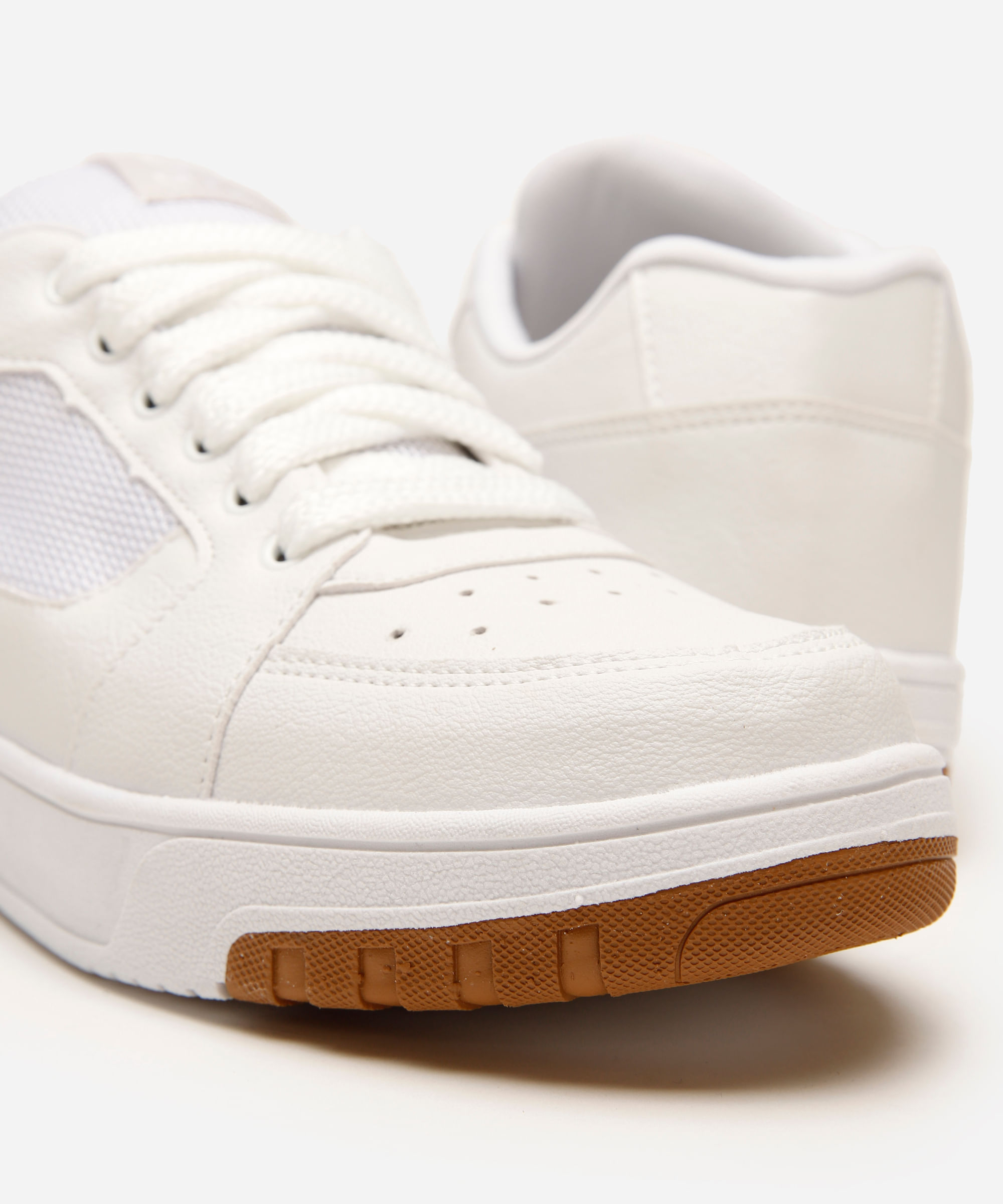 tênis casual com recortes ollie - branco
