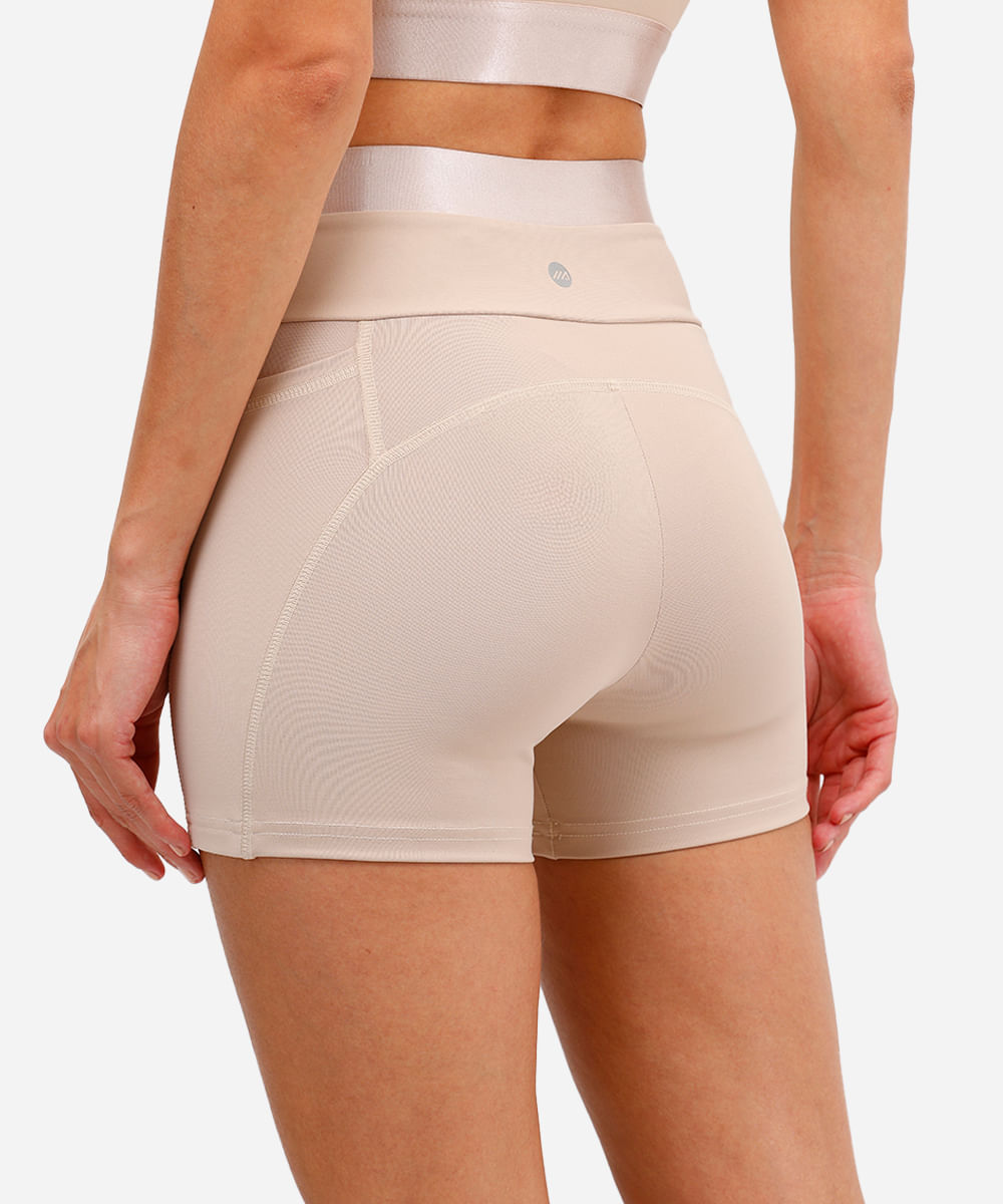 bermuda feminina esportiva com bolsos bege