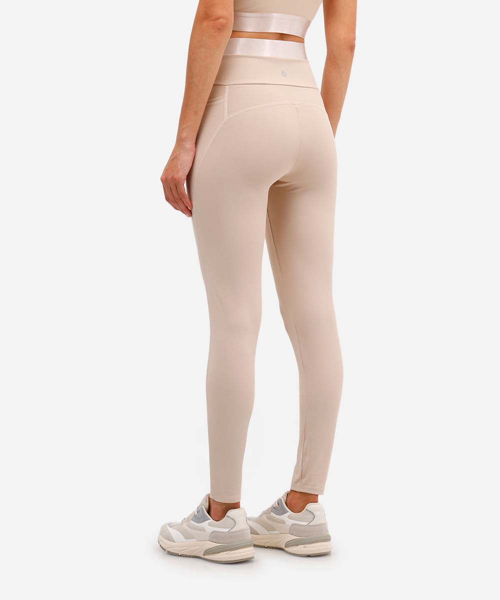 calça legging esportivacom bolsos bege