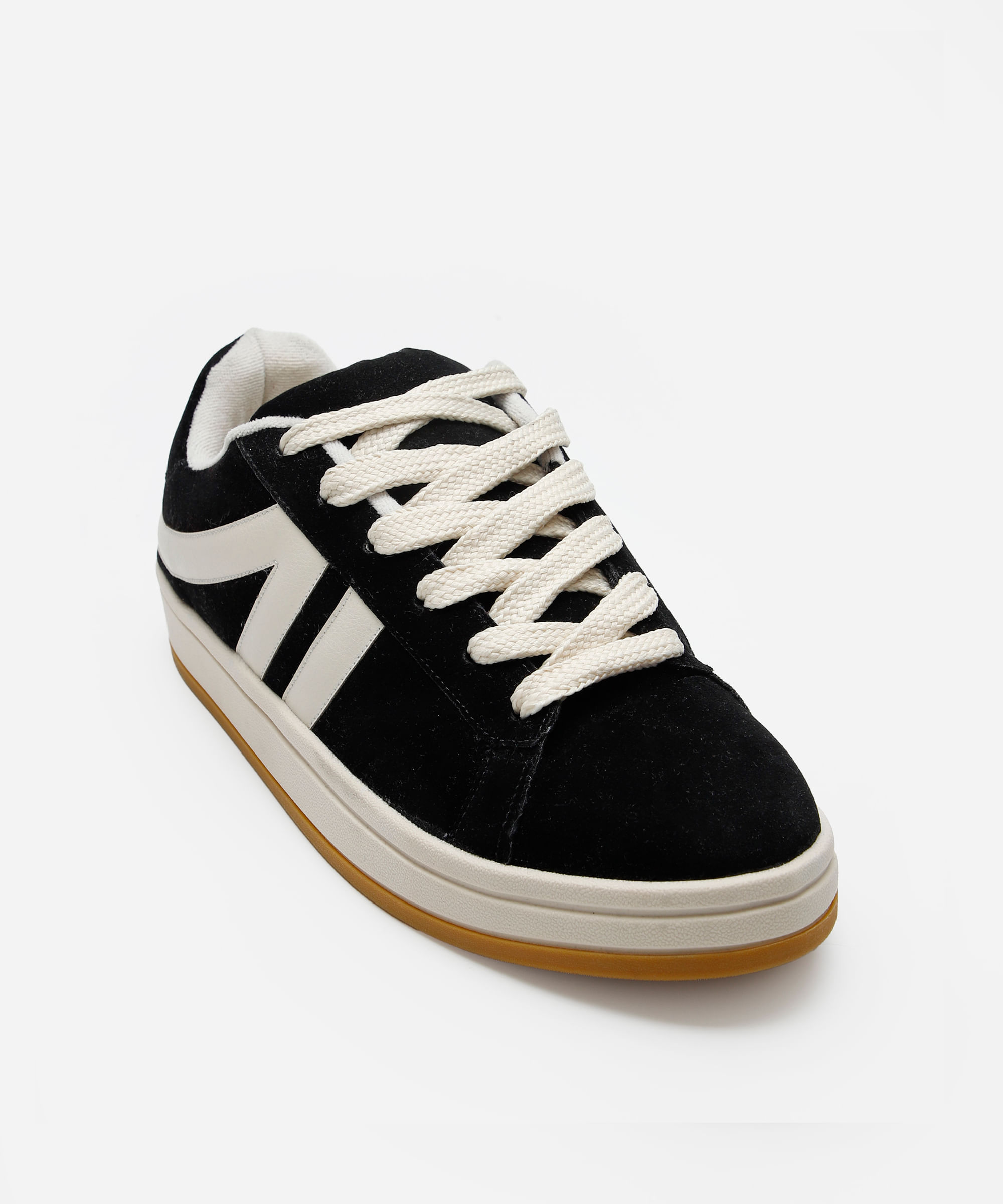 tênis casual com recortes preto