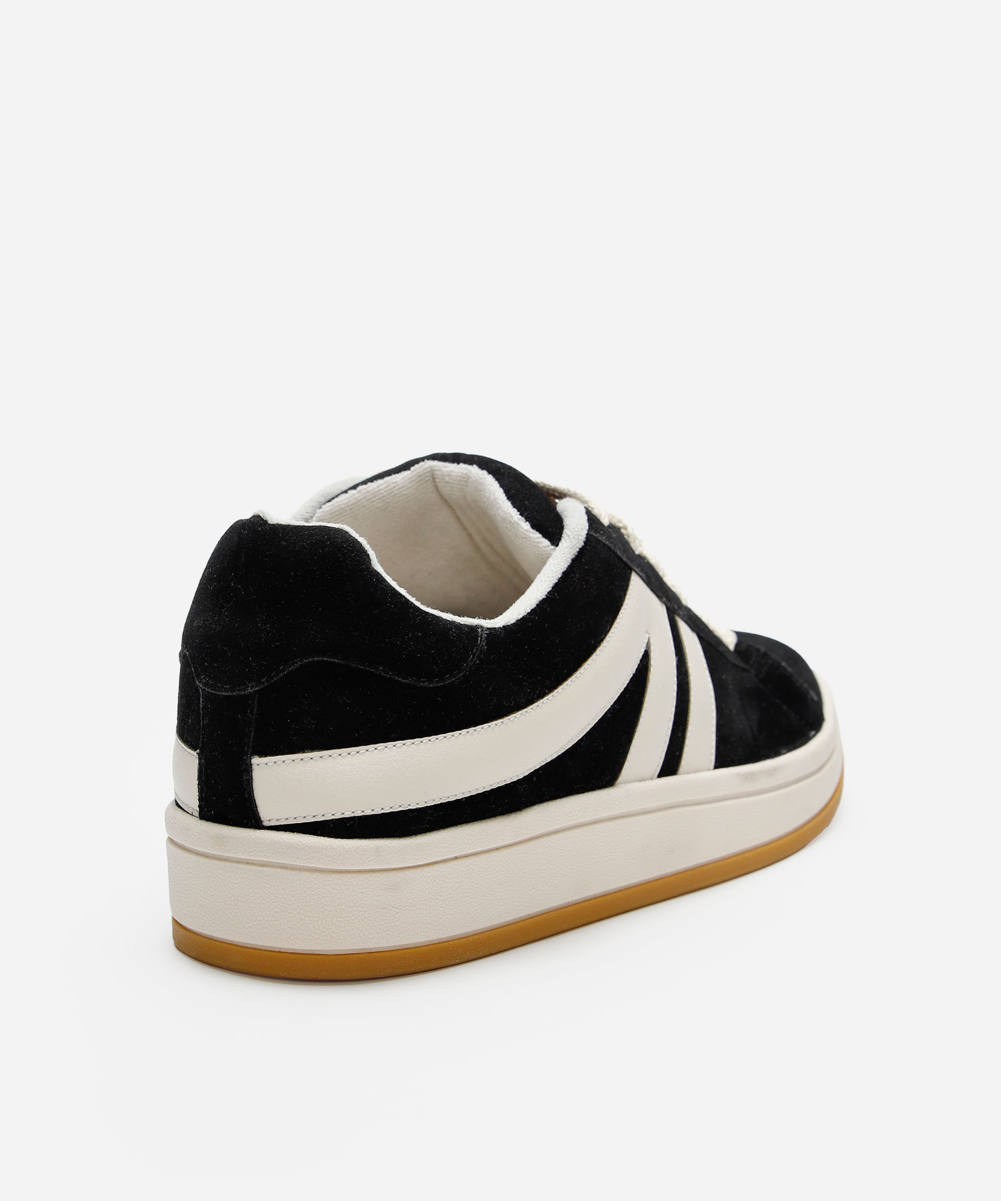 tênis casual com recortes preto