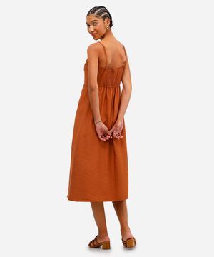 vestido midi feminino de viscose texturizado marrom