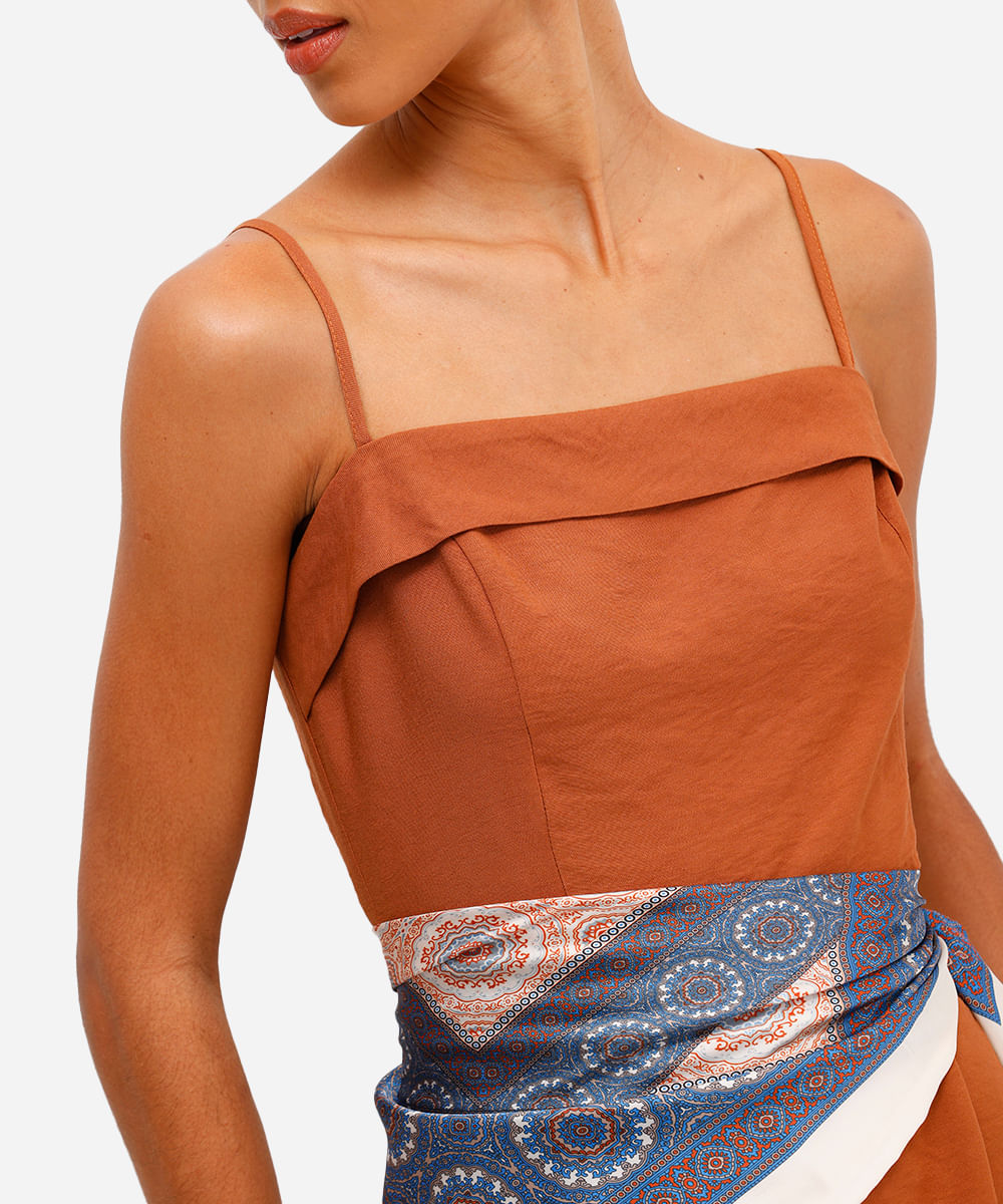 vestido midi feminino de viscose texturizado marrom