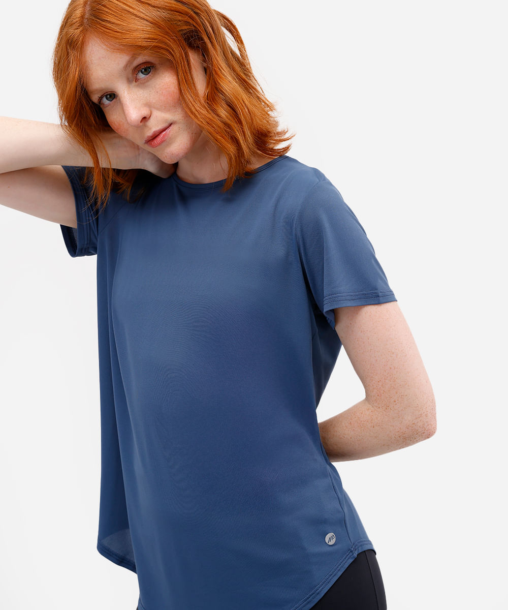 camiseta esportiva de poliamida com recorte azul